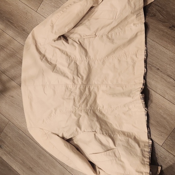 Burberry Light Tan Jacket with Plaid Lining - Picture 5 of 6